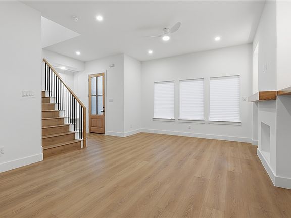 3rd image of 2906 Swanson St