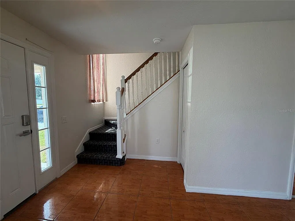 3 bed, 2.5 bath, 1520 sqft, $1,700 — Photo 3