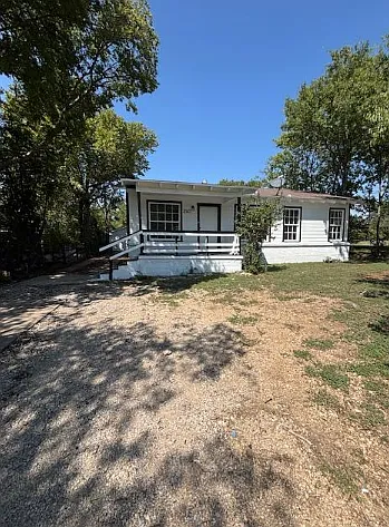 3 bed, 1.0 bath, 1440 sqft, $1,550 — Photo 1