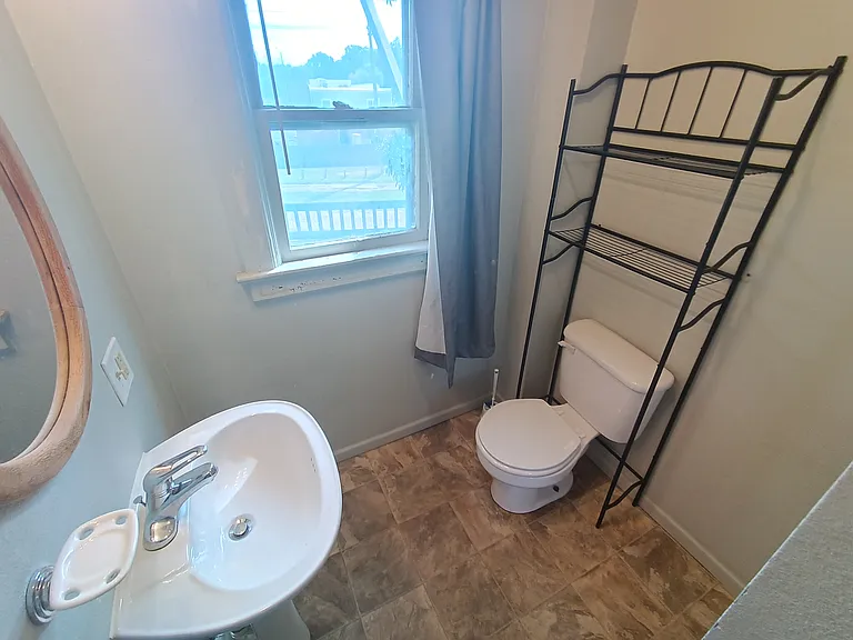 542 S Huttig Ave #A — Photo 9