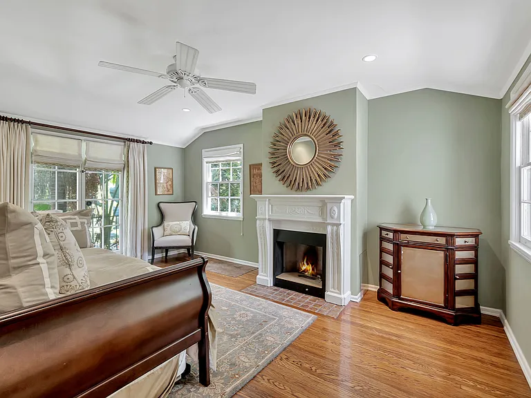 1415 N Genesee Ave — Photo 15