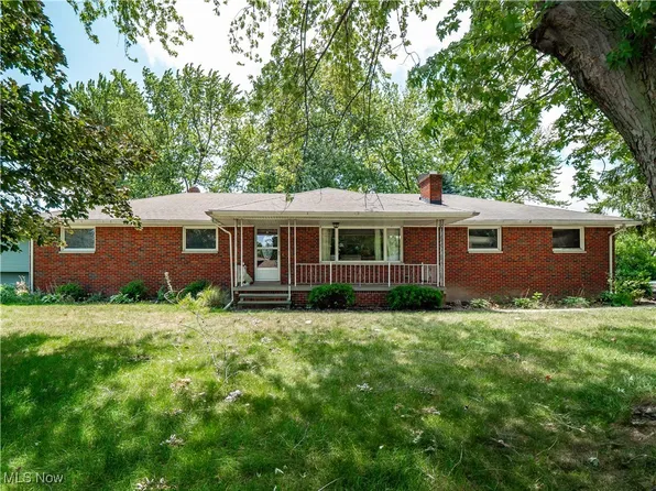 4561 Newbury Dr, Vermilion, OH 44089