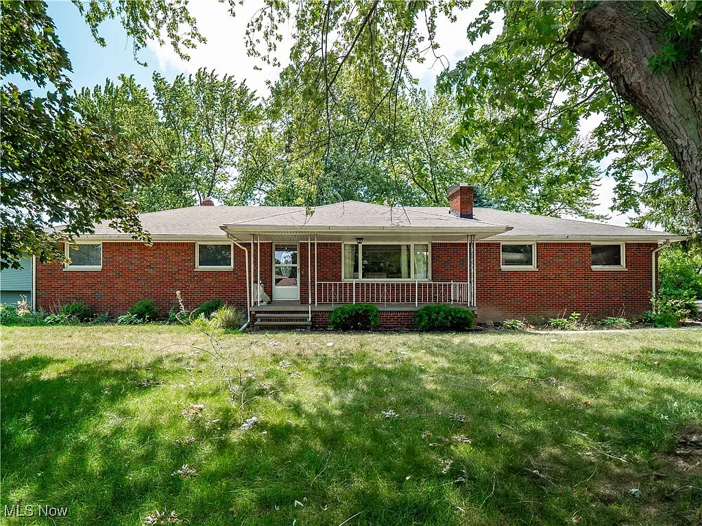 4561 Newbury Dr photo 1
