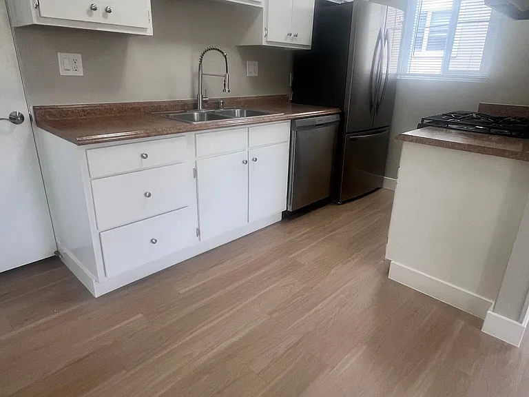 206D Maple #D — Photo 3