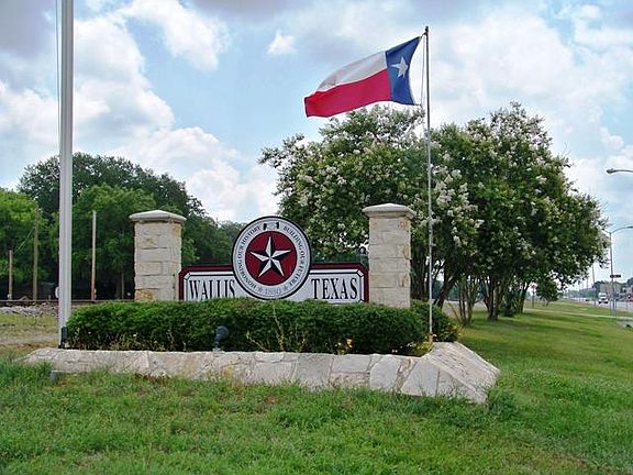   WALLIS IS JUST 42 MINUTES FROM HOUSTON AND APPROXIMATELY 15 MINUTES FROM ROSENBERG/RICHMOND!