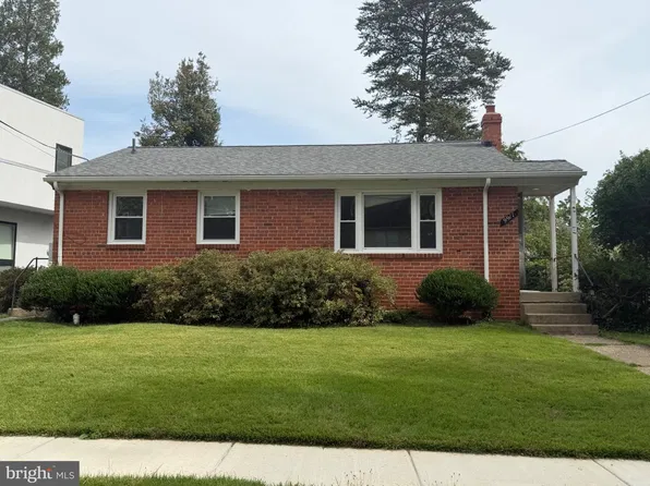 9911 Mayfield Dr, Bethesda, MD 20817
