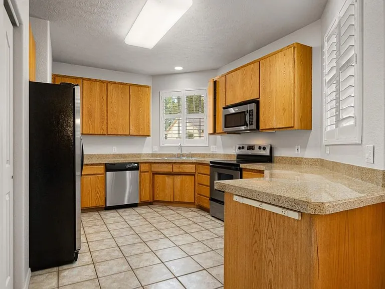 796 Josilyn Ct — Photo 6