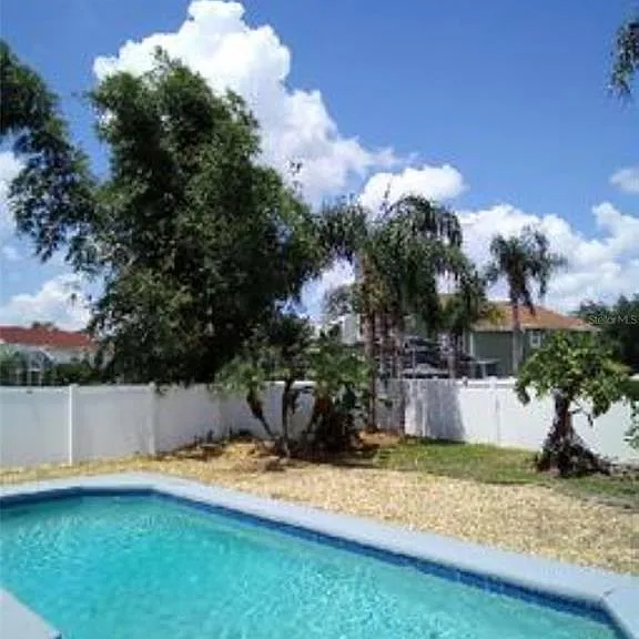 2411 Berkshire Ct — Photo 24