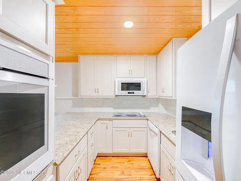 6472 Putnam St — Photo 7