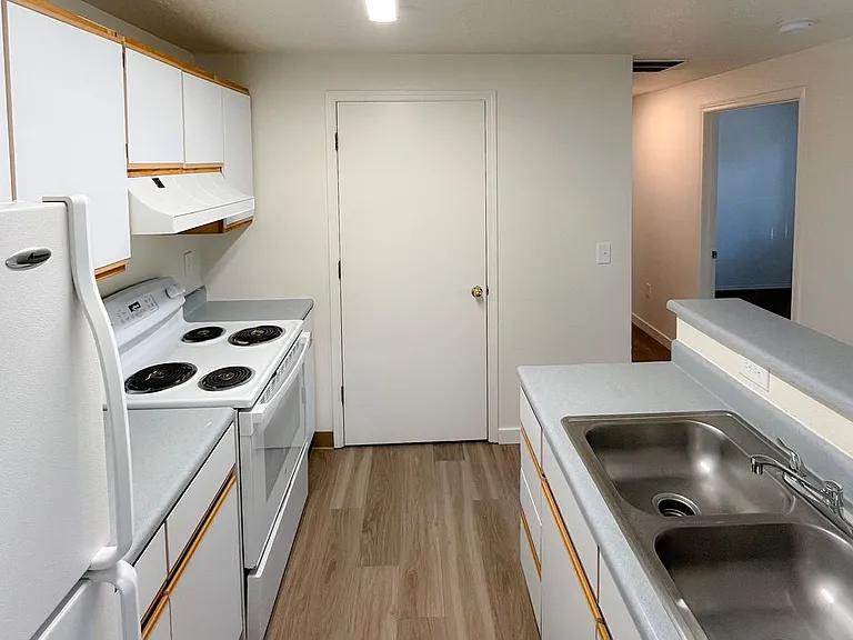 109 - Brentwood — Photo 9