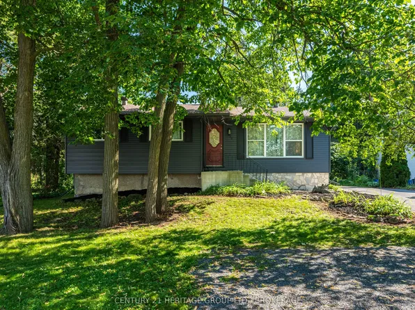 925 Woodbine Rd, Kingston, ON K7P 2X4