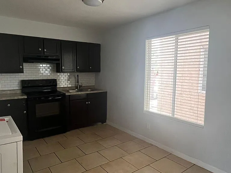 1636 W Garfield St #11 — Photo 5