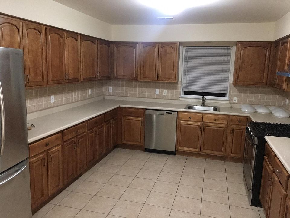2nd image of 202 Johnson Ave #1