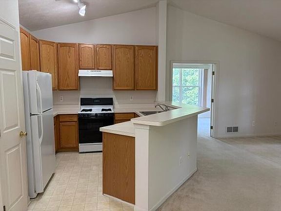 5th image of 1452 Fox Pointe Cir