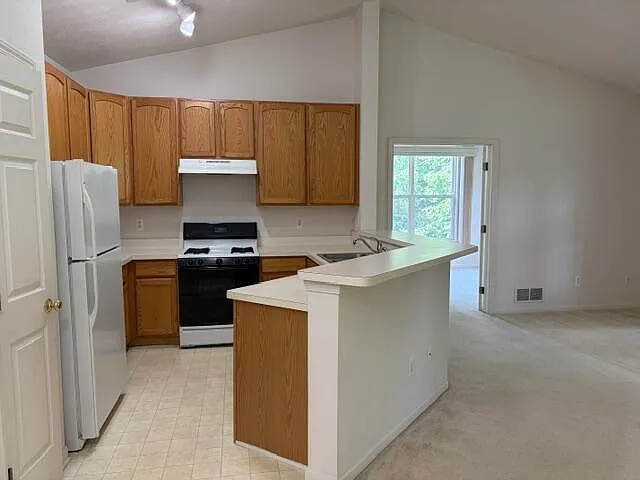 1452 Fox Pointe Cir — Photo 5