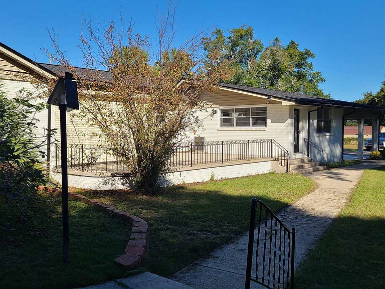 1301 W Lee St — Photo 23
