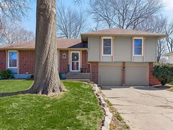 6201 Hallet St, Shawnee, KS 66216