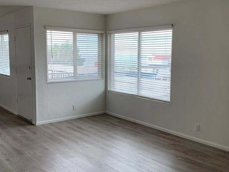 1012 Buena Vista #4 — Photo 8