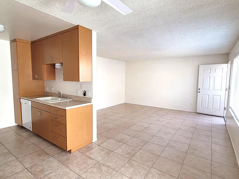 1827 Missouri St #B — Photo 3