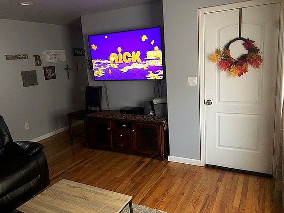 4th image of 189 Whittier Ave