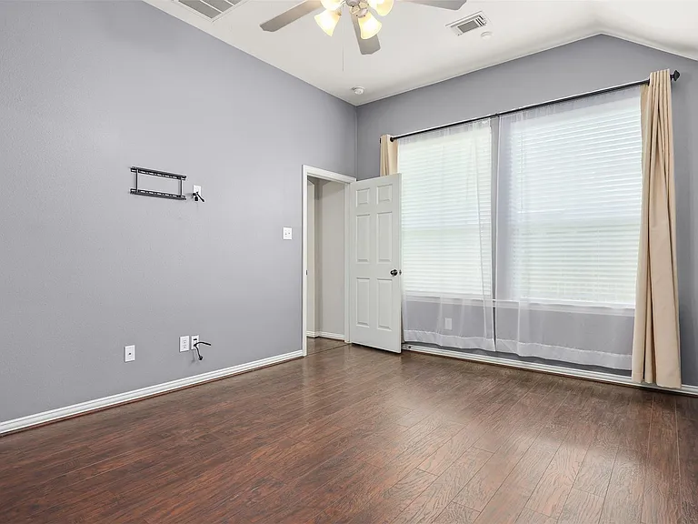 7611 Waterlilly Ln — Photo 15