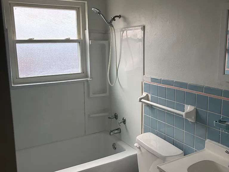 3235 White Oak Dr #5 — Photo 7