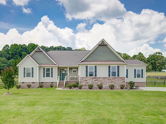 2nd image of 14 Bolero Ln