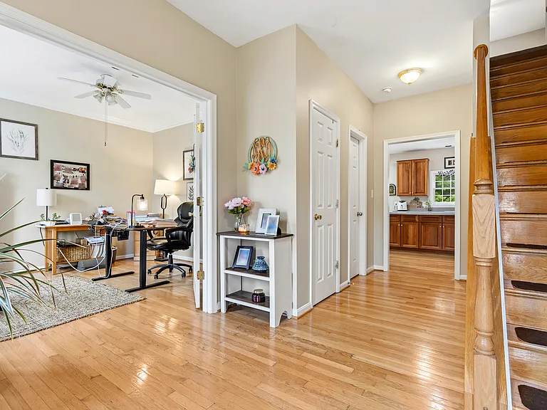 31 Palace Ln — Photo 17