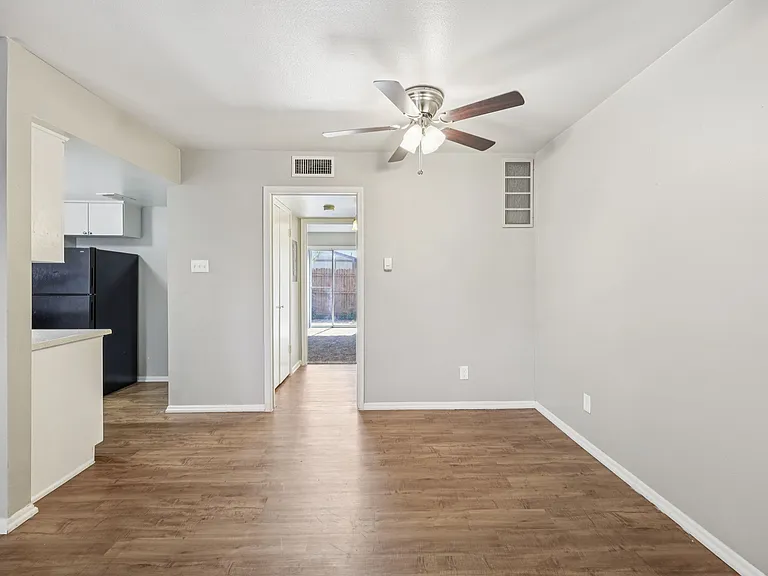 Premier Gardens Apartments — Photo 56