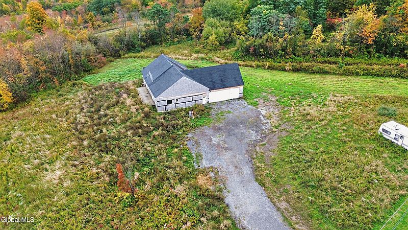 4th image of 403 Shellstone Road