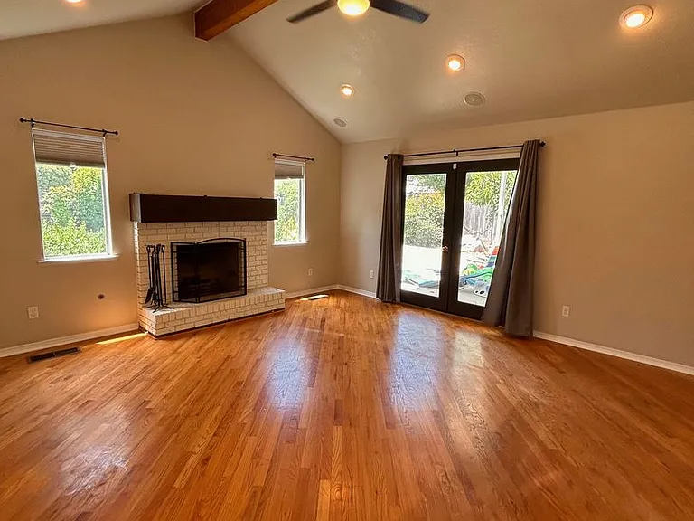 4033 W Douglas Ave — Photo 13