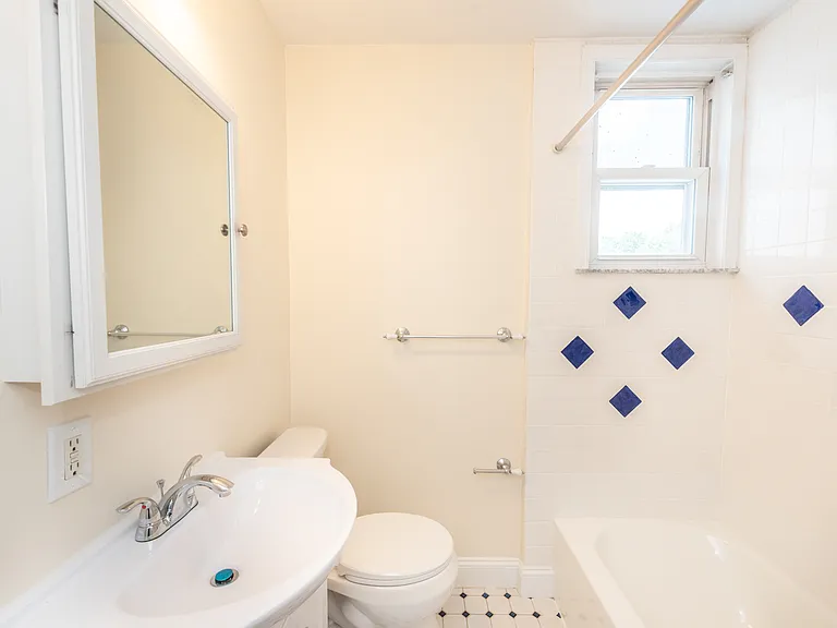 110 N Ave E — Photo 15