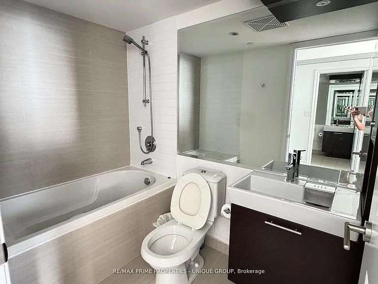 386 Yonge St #5316 — Photo 21
