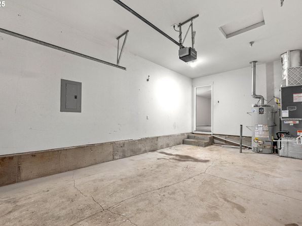 salem-oregon-2101567058 picture