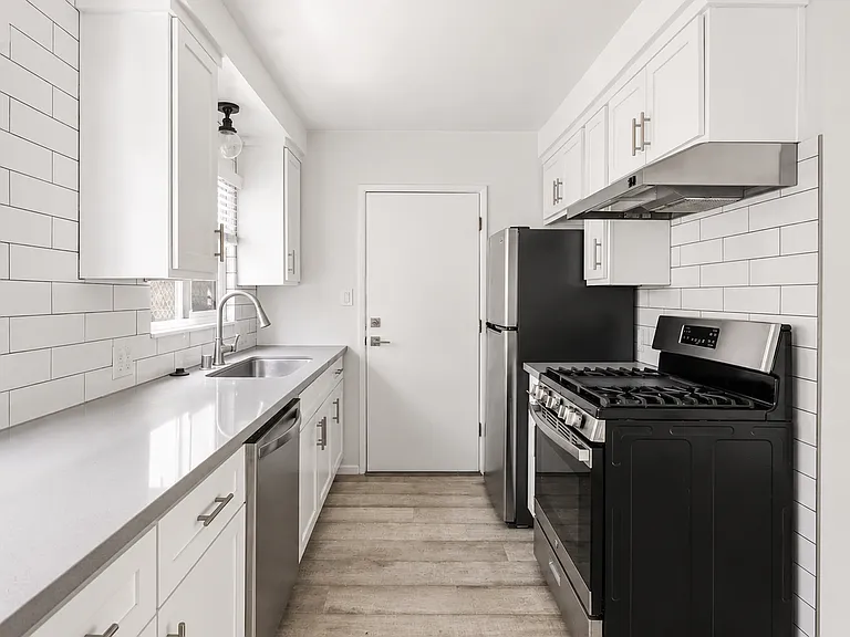 1676 Manning Ave #6 — Photo 4