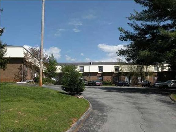 2nd image of 4610 Plaza Hills Ln