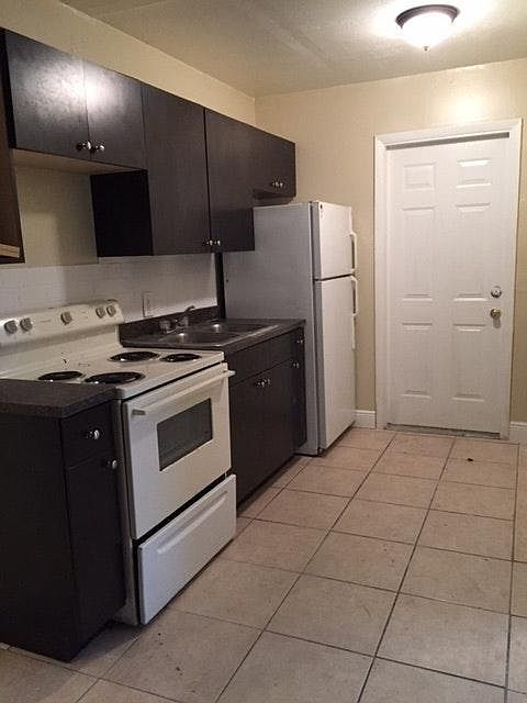 1st image of 1403 College Park Ct APT B