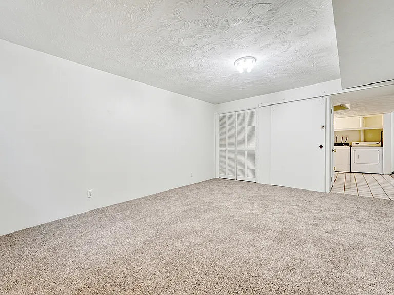 1181 S Yosemite Way — Photo 11