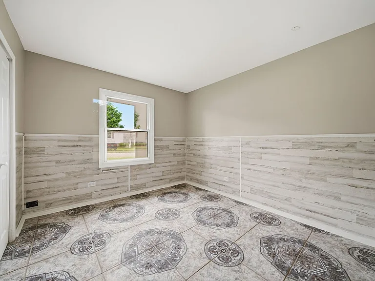 531 Wallace St — Photo 24
