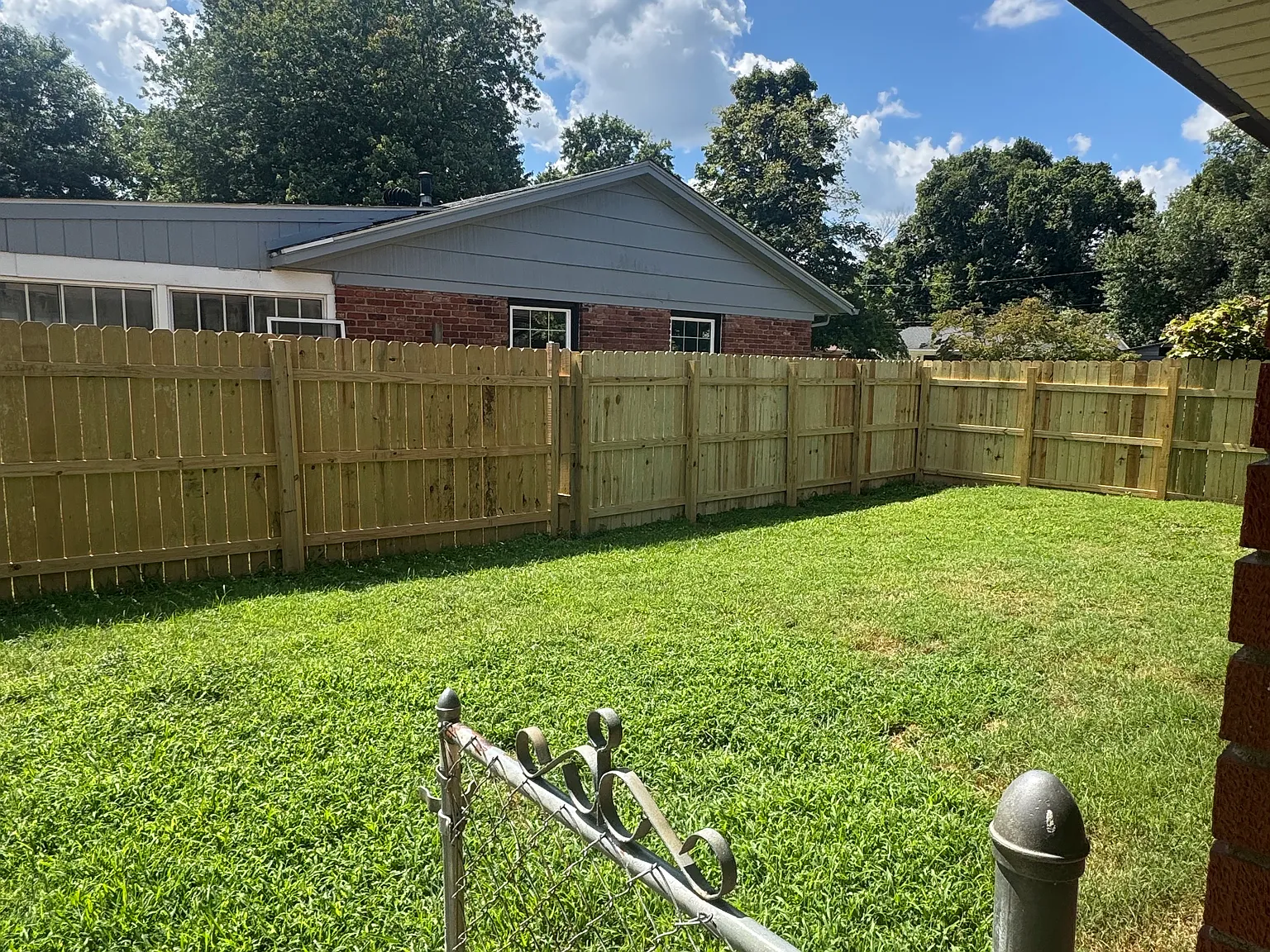 3 bed, 1053 sqft, $1,800 — Photo 2