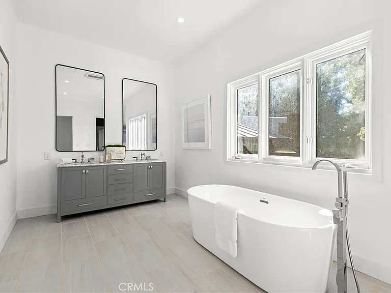 9625 Oak Pass Rd — Photo 10