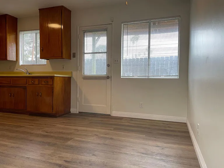 1110 E Central Ave #B — Photo 3