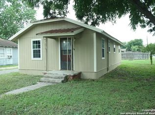 1512 N Bauer St, Seguin, TX 78155