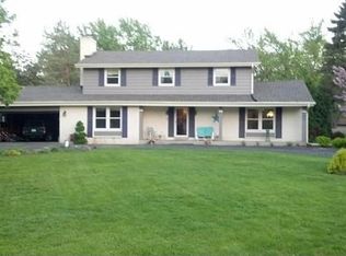 16835 W Hearthside Dr, New Berlin, WI 53151