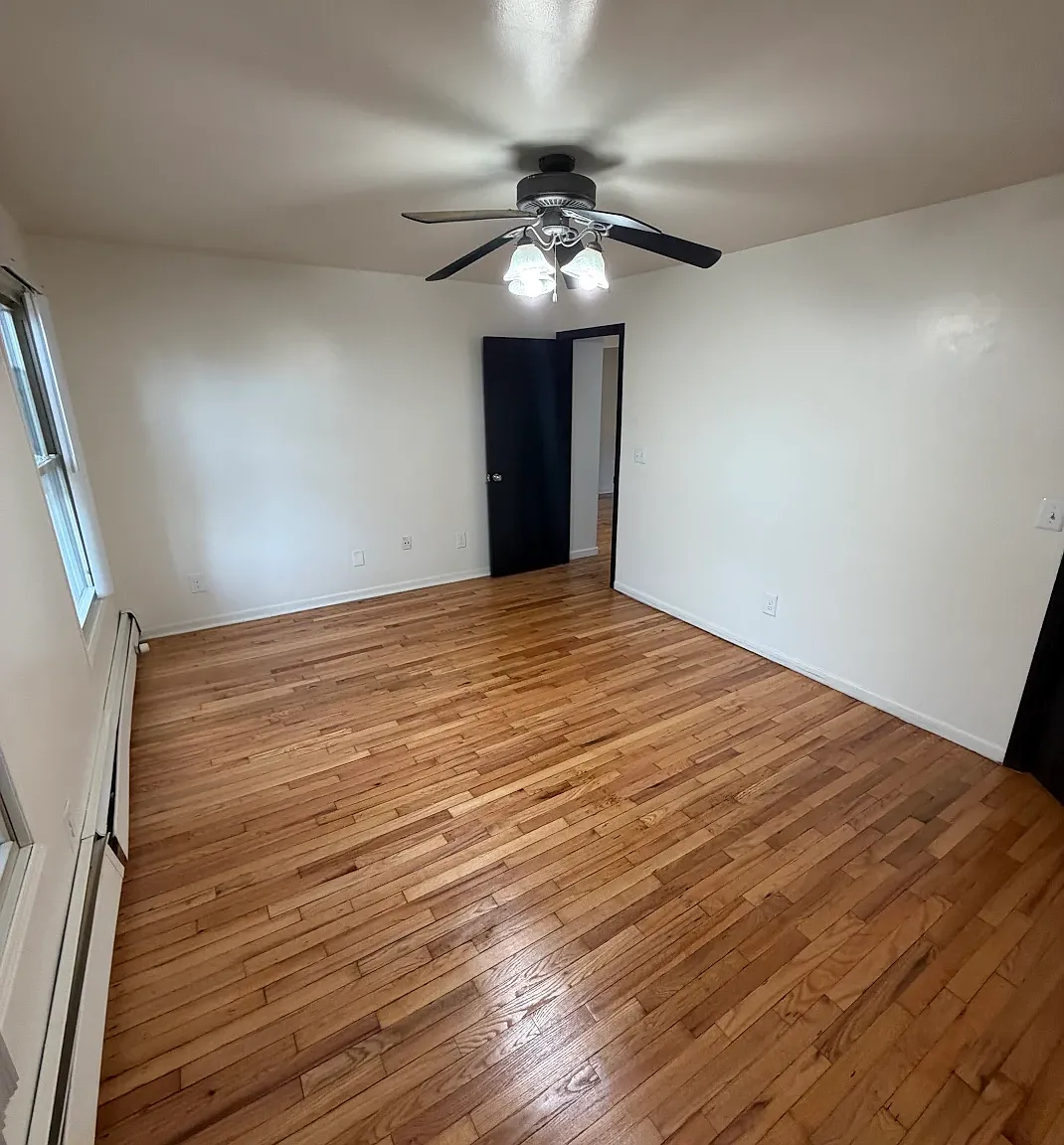2 bed, 950 sqft, $1,350 — Photo 2