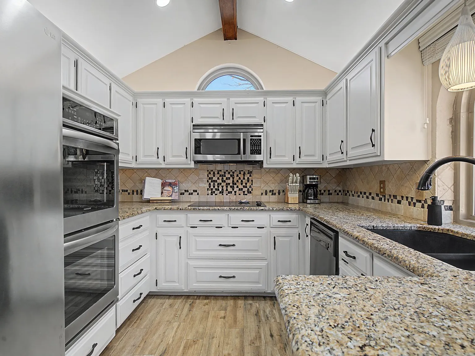 4 bed, 1923 sqft, $7,500 — Photo 4