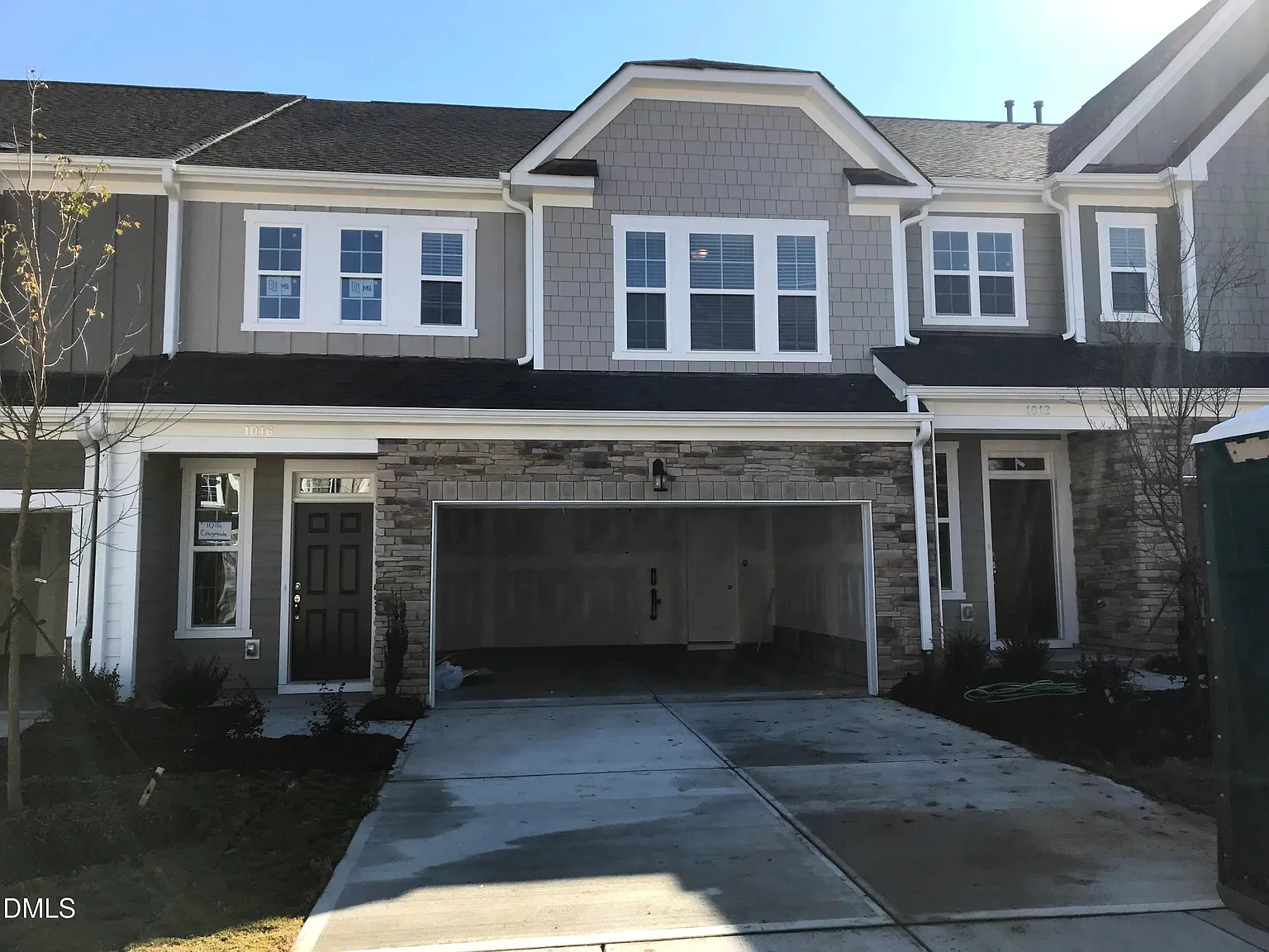 4 bed, 3.0 bath, 2200 sqft, $2,400 — Photo 2