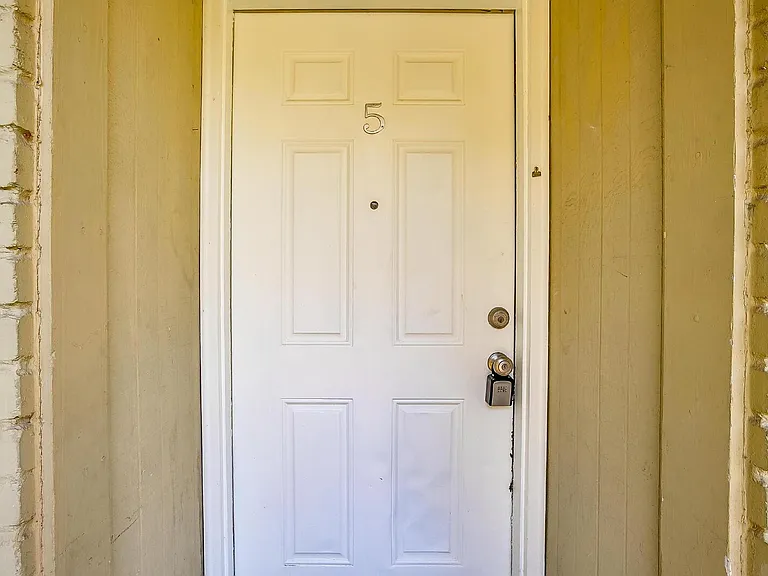 5201 Curzon Ave #5 — Photo 3