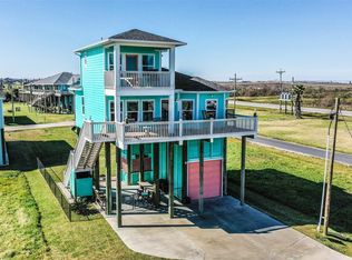 987 Tidelands Dr, Crystal Beach, TX 77650