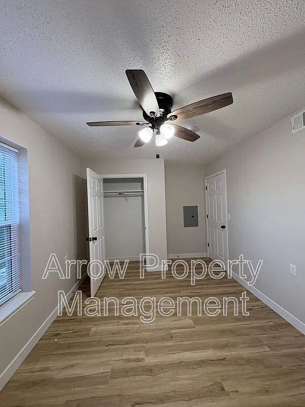 3 bed, 1.5 bath, $1,025 — Photo 4
